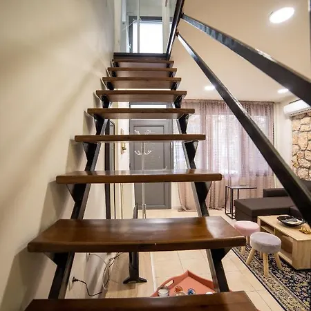 Maison D' Alice 1 *
